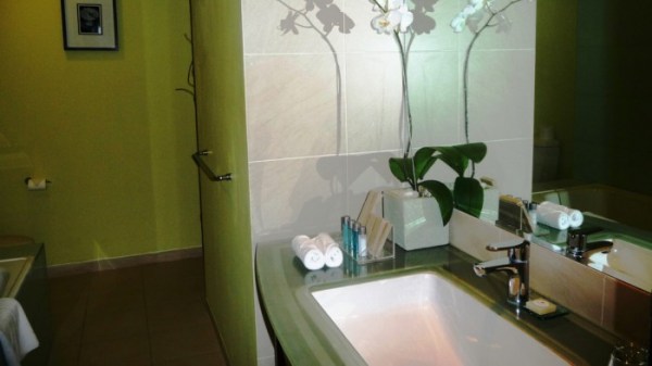 bali-suedkueste-Ramada-Resort-Camakila-Badezimmer