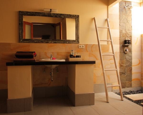 gili-air-waterfront-bungalows-bad