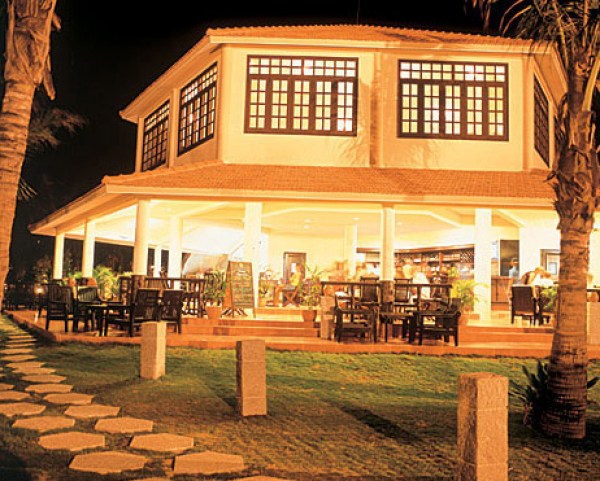 mui-ne-the-beach-resort-aussen-nacht